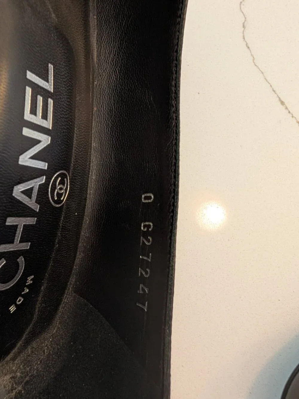 Chanel 2010 Black Lambskin Chain Logo Pumps EU 39 like new!